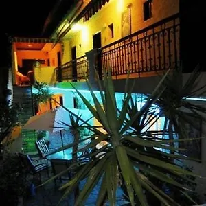 Hotel Petunia **